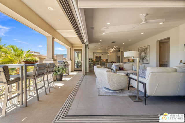 504 Retreat Circle, Palm Desert CA: https://media.crmls.org/mediaz/b2e2ffb5-cf10-492d-9343-1d6bedc864b5.jpg