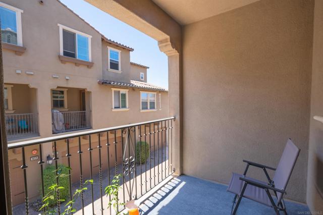 16206 Veridian Cir, San Diego CA: https://media.crmls.org/mediaz/b2e34101-4c3b-4053-a865-c1bb05bc6d50.jpg