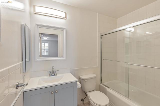 2033 Clement St, San Francisco CA: https://media.crmls.org/mediaz/b2e35a8d-ad82-421e-a488-1e70747f0166.jpg