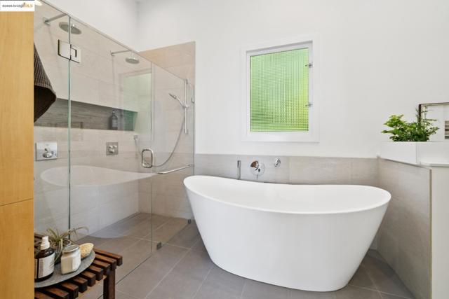 1069 Miller Ave, Berkeley CA: https://media.crmls.org/mediaz/b2e3a2d7-5c2e-4566-9e24-c767160828a1.jpg