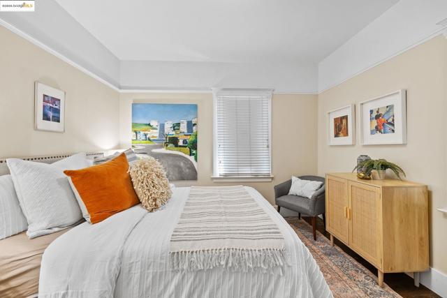 393 43Rd St, Oakland CA: https://media.crmls.org/mediaz/b2e51927-82cd-46dd-8300-f7c72b308187.jpg