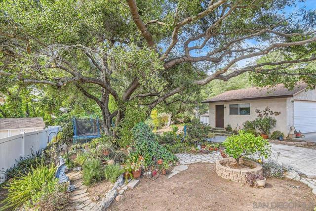 531 Silverbrook Dr, El Cajon CA: https://media.crmls.org/mediaz/b2e53046-a20c-46fd-bd62-d877e9528591.jpg