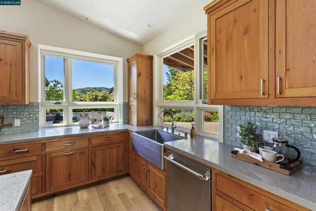 53 Tara Rd, Orinda CA: https://media.crmls.org/mediaz/b2e539fe-fd81-41bd-af16-05c9bfb31c7d.jpg