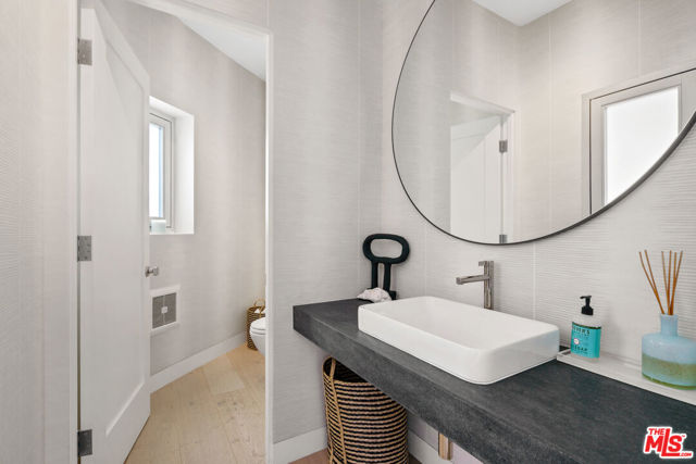 6375 Gayton Place, Malibu CA: https://media.crmls.org/mediaz/b2e55e5c-0388-436f-977d-29b678e609be.jpg