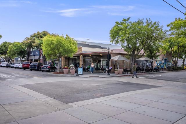 27763 Altamont Circle, Los Altos CA: https://media.crmls.org/mediaz/b2e58d86-4f57-485d-a230-f120599b4582.jpg