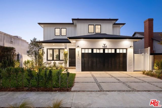 633 N Formosa Avenue, Los Angeles CA: https://media.crmls.org/mediaz/b2e59a81-9a48-4de3-9328-cdf9576dad33.jpg