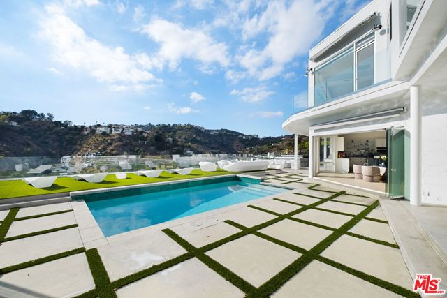 7868 Electra Drive, Los Angeles CA: https://media.crmls.org/mediaz/b2e5ac24-0ce7-4e78-8d94-3ae65a57b956.jpg