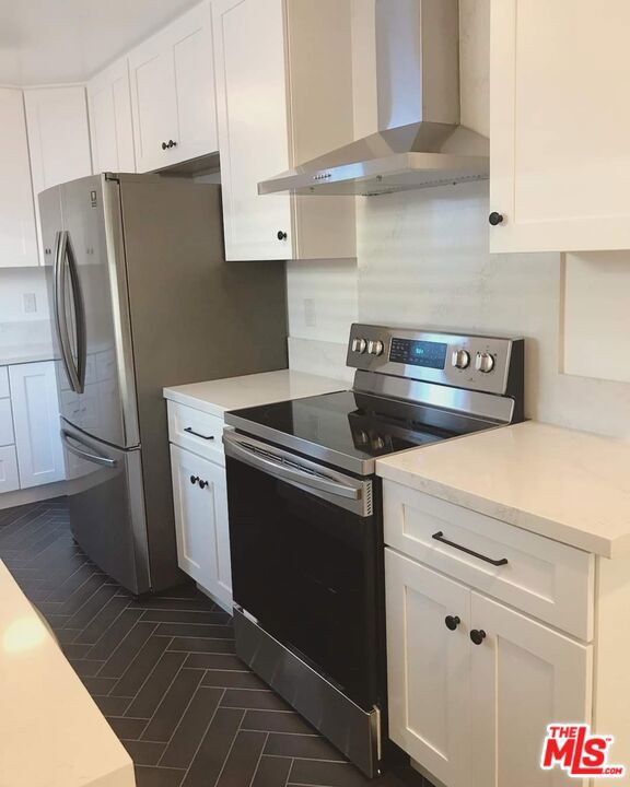 4008 W Chandler Boulevard, Burbank CA: https://media.crmls.org/mediaz/b2e5c02e-498d-499f-aa9f-62eeb2ea9e65.jpg
