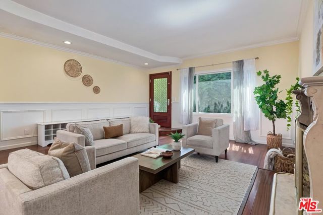 3804 Lenawee Avenue, Culver City CA: https://media.crmls.org/mediaz/b2e607ad-badf-455e-a952-28fef256f1ee.jpg