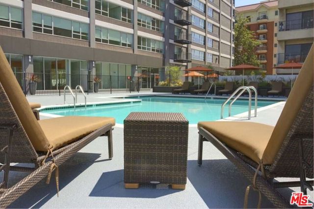 3460 W 7th Street, Los Angeles CA: https://media.crmls.org/mediaz/b2e61b86-077b-4061-83e9-49768b2fb017.jpg