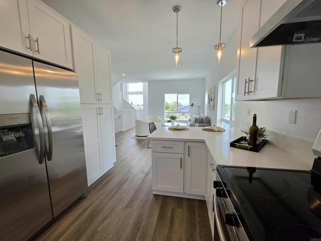 https://media.crmls.org/mediaz/b2e63480-ebea-4367-975b-cf087cd7053d.jpg?preset=X-Large