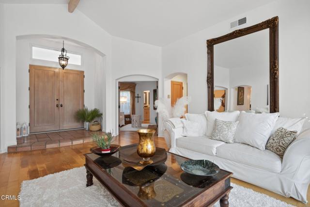 1454 S La Luna Avenue, Ojai CA: https://media.crmls.org/mediaz/b2e647d5-81d8-403c-8ed4-389c015dc7c6.jpg