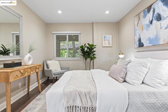 6533 Chelton DR, Oakland CA: https://media.crmls.org/mediaz/b2e6fceb-6dd1-4175-a7ee-9fd9605a3a03.jpg