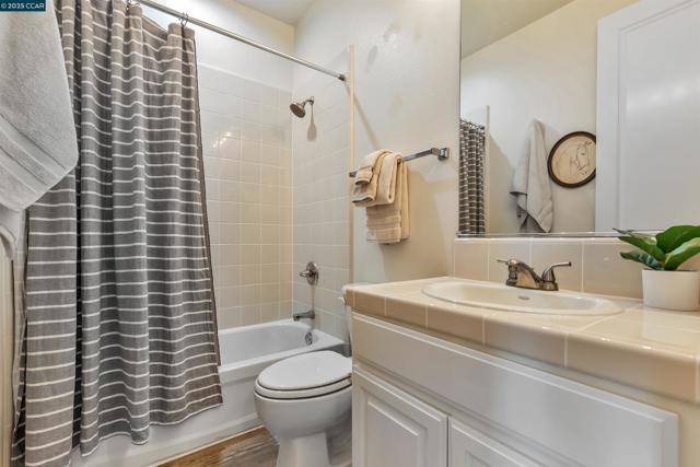 3744 Whitworth Dr, Dublin CA: https://media.crmls.org/mediaz/b2e785c5-c8d2-4127-85cb-911d111953b8.jpg