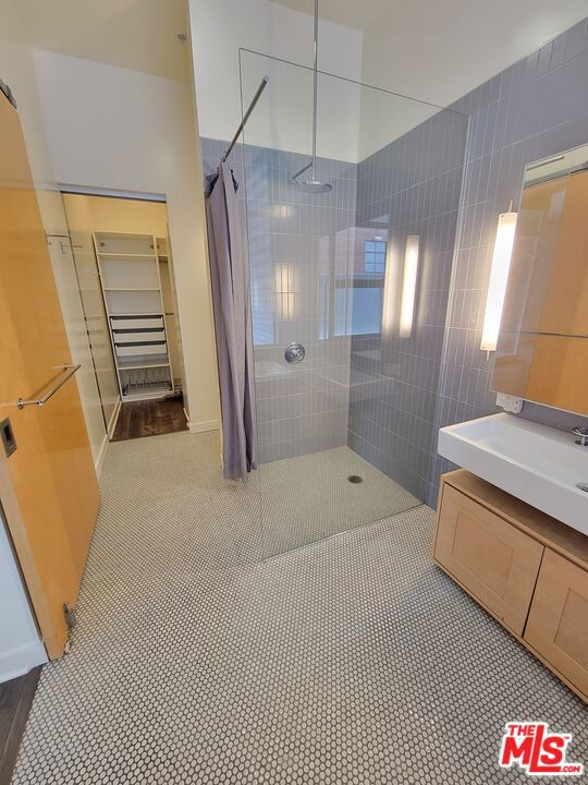 Image 18 of 31 For 4080 Glencoe Avenue 124