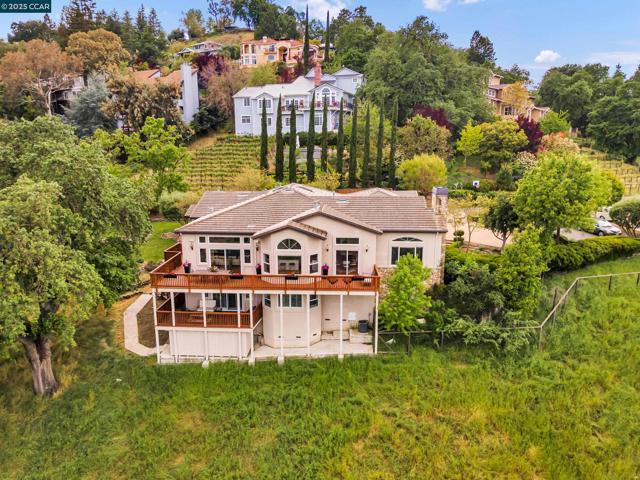 628 Sugarloaf Ct, Walnut Creek CA: https://media.crmls.org/mediaz/b2e90071-ce9b-4238-98e8-11b771200988.jpg