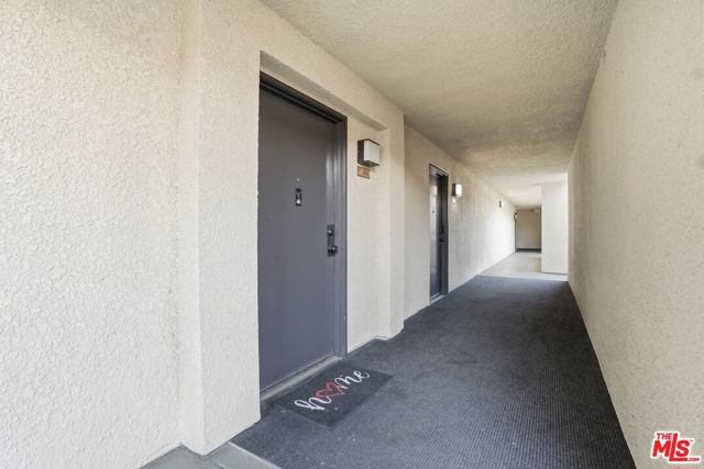 5530 Owensmouth Avenue, Woodland Hills CA: https://media.crmls.org/mediaz/b2e96f5e-b4ab-4627-b9ab-bc08906dfeac.jpg