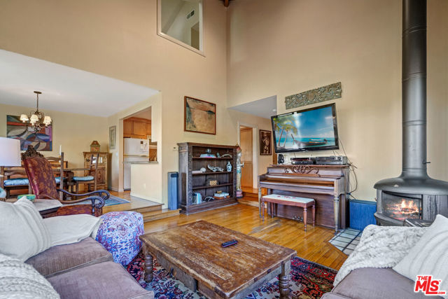 730 Basin Drive, Topanga CA: https://media.crmls.org/mediaz/b2e9860c-11d9-4b63-bea9-6f67710ce5b0.jpg