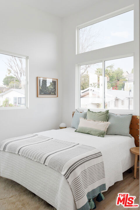 2514 Berkeley Avenue, Los Angeles CA: https://media.crmls.org/mediaz/b2ea3551-3867-4d54-b22f-b79efc8a63c1.jpg