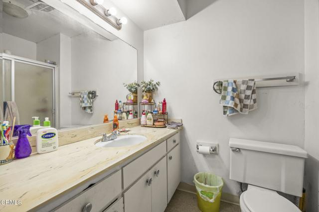 1401 Glenwood Drive, Oxnard CA: https://media.crmls.org/mediaz/b2ea4031-b8af-4a6d-8151-15c20deaa0fe.jpg