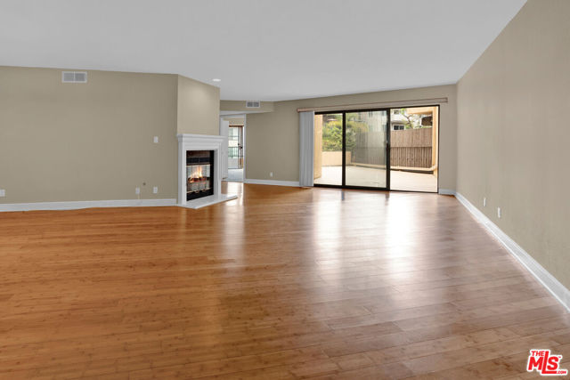1633 S Bentley Avenue, West Los Angeles CA: https://media.crmls.org/mediaz/b2ea7452-dd7e-44c6-baf2-a662cb48e6a3.jpg