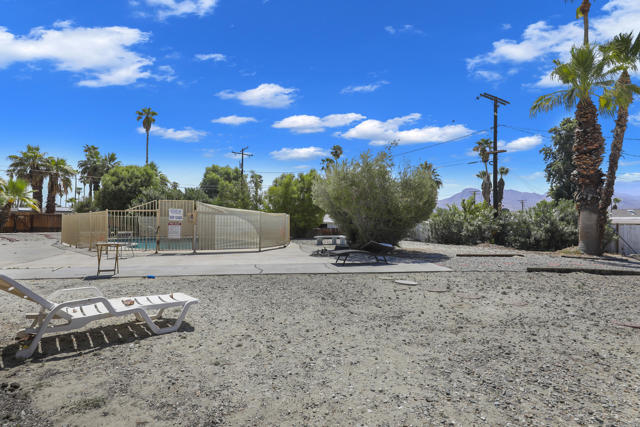 42570 Stephani Circle, Palm Desert CA: https://media.crmls.org/mediaz/b2eb01b6-4dcd-4c6b-a762-6a8937b451f0.jpg