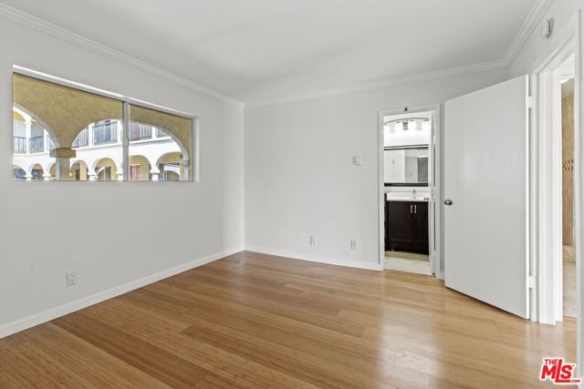 1033 6TH Street, Santa Monica CA: https://media.crmls.org/mediaz/b2eb071a-9fee-436a-88bc-495d1b03499a.jpg