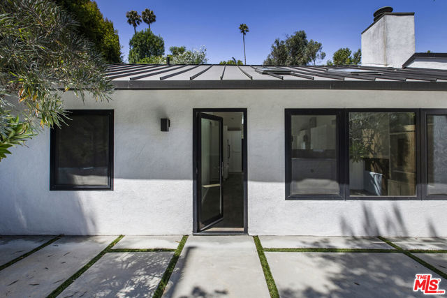 2425 Rinconia Drive, Los Angeles CA: https://media.crmls.org/mediaz/b2eb1ff2-6ae9-4d22-b289-6e0ffafc257e.jpg