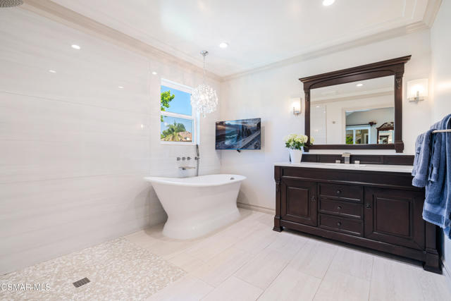 3578 Claridge Court, Simi Valley CA: https://media.crmls.org/mediaz/b2eb6422-8815-44f4-8b5d-9da77b0849aa.jpg