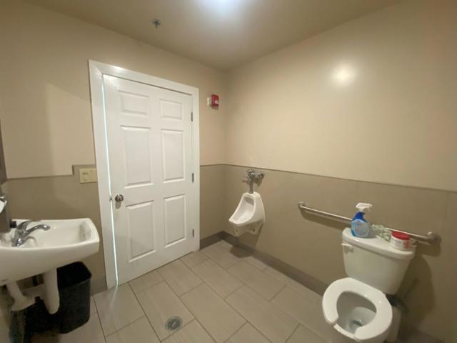 1616 International Boulevard, Oakland CA: https://media.crmls.org/mediaz/b2eb8336-d4df-4326-85a7-90e73f70e680.jpg