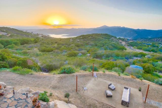 13037 Yerba Valley Way, Lakeside CA: https://media.crmls.org/mediaz/b2ebb3f8-3237-4727-af7a-d40a7441dcf7.jpg