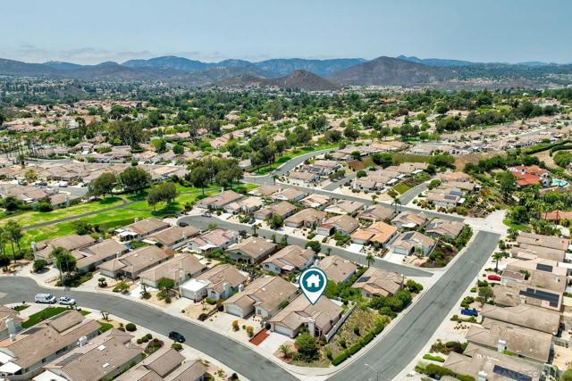 13356 Corte De Comares, San Diego CA: https://media.crmls.org/mediaz/b2ebefbc-e18e-43bd-96bc-961d10ad0ef2.jpg