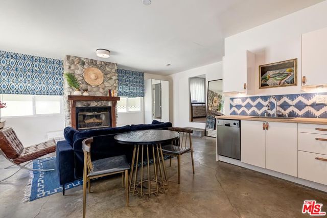 4417 Campbell Drive, Los Angeles CA: https://media.crmls.org/mediaz/b2ec3f65-33d9-439b-8347-2266dc1b520e.jpg