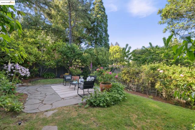 1025 Creston Rd, Berkeley CA: https://media.crmls.org/mediaz/b2ec4e59-5359-4c95-aacb-1c94ceb1e22d.jpg