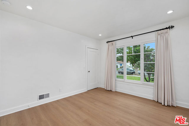 827 23rd Street, Santa Monica CA: https://media.crmls.org/mediaz/b2ec5d84-1718-490c-85bc-cdaac6ddadd6.jpg