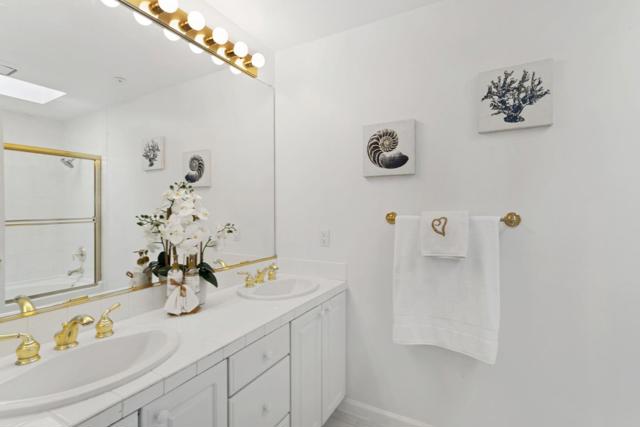 2573 Park Boulevard, Palo Alto CA: https://media.crmls.org/mediaz/b2eca386-1805-454c-84f5-6f0aaad9d631.jpg