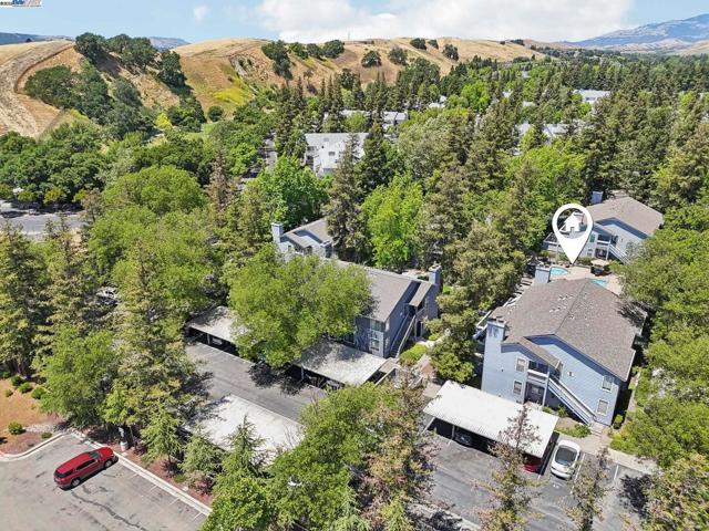 7104 Cross Creek Cir, Dublin CA: https://media.crmls.org/mediaz/b2eccd28-e35b-4d68-b6d8-f8847e126aad.jpg