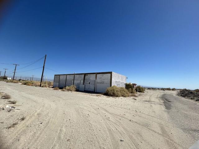 3351 Holt Avenue, Thermal CA: https://media.crmls.org/mediaz/b2ecfc3f-a0c2-41bf-84c9-e1449bdd1ad5.jpg