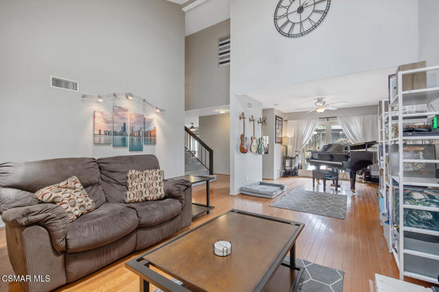 974 Hillview Cir Simi Valley-large-005-0