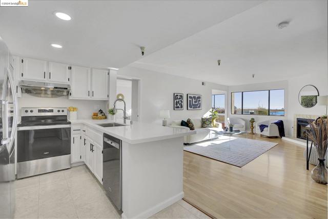 Image 3 of 59 For 545 Pierce St  2112