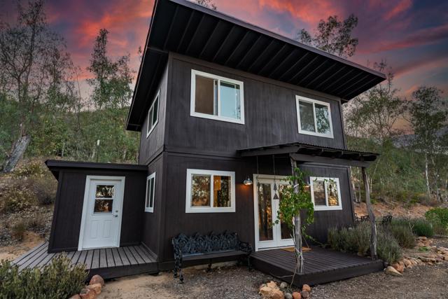 23898 Crown Hill Ln, Escondido CA: https://media.crmls.org/mediaz/b2ef9232-0870-42d3-a6fe-05d426bc236a.jpg