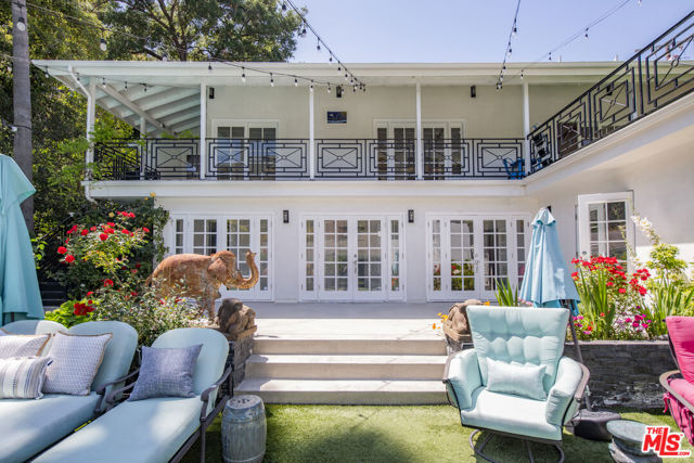 2241 Betty Lane, Beverly Hills CA: https://media.crmls.org/mediaz/b2efca47-3de3-4dc3-9306-6ee7b5c7c331.jpg