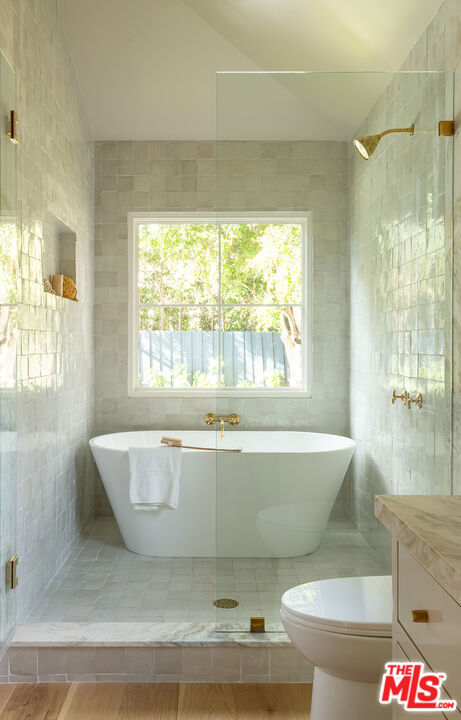 12227 La Maida Street, Valley Village CA: https://media.crmls.org/mediaz/b2efd685-8559-4ce2-9444-13589531f7fc.jpg