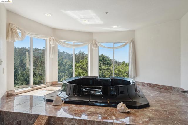 2335 Tunnel Rd, Oakland CA: https://media.crmls.org/mediaz/b2f02650-30fc-4d92-a674-625d09de65dc.jpg