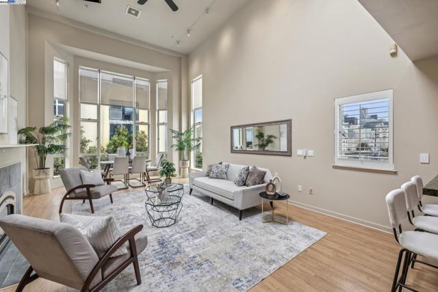 950 Harrison, San Francisco CA: https://media.crmls.org/mediaz/b2f04eea-66c1-4743-aa71-462d1cd24da2.jpg