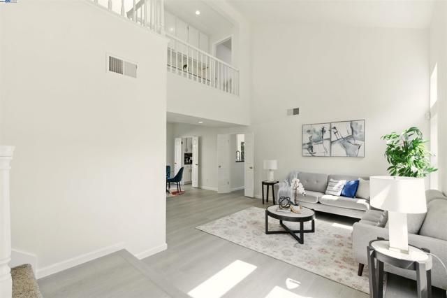33243 Sunriver Cmn, Fremont CA: https://media.crmls.org/mediaz/b2f0627a-77cb-4415-ac50-873c082c59b8.jpg