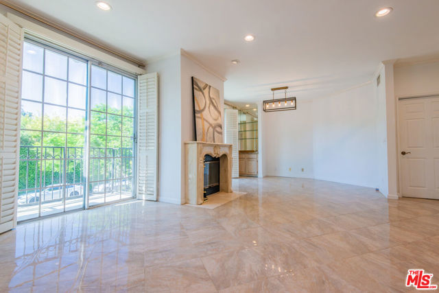 458 N Oakhurst, Beverly Hills CA: https://media.crmls.org/mediaz/b2f0847a-14b3-4ba2-bce8-a7c76c10714f.jpg