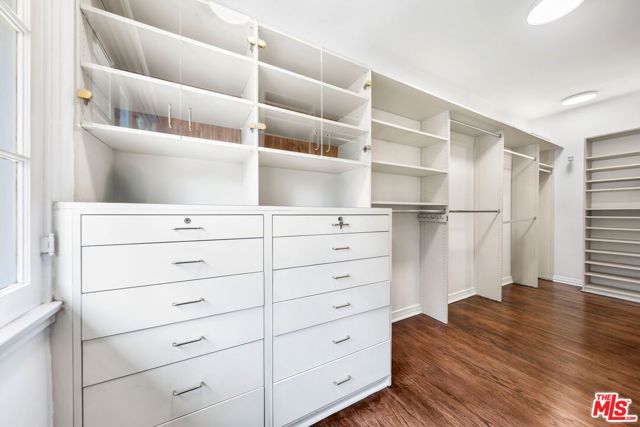 1004 N Beverly Drive, Beverly Hills CA: https://media.crmls.org/mediaz/b2f0b993-9f12-4381-b49b-6cbf866c120d.jpg