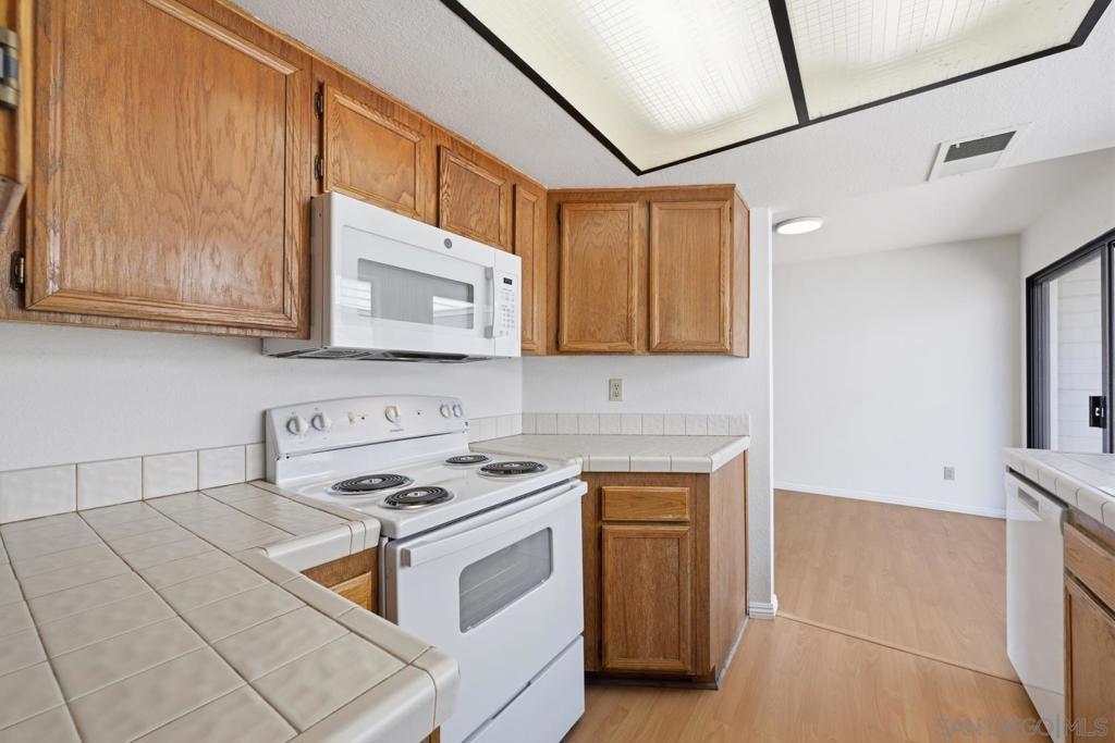 9260 Towne Centre Dr - photo 10