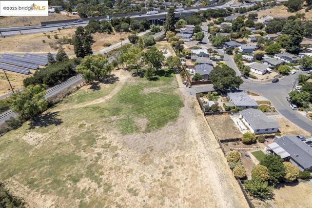 615 Manuel Dr, Novato CA: https://media.crmls.org/mediaz/b2f11df0-17fd-46fa-a6f7-a7813e8a0002.jpg